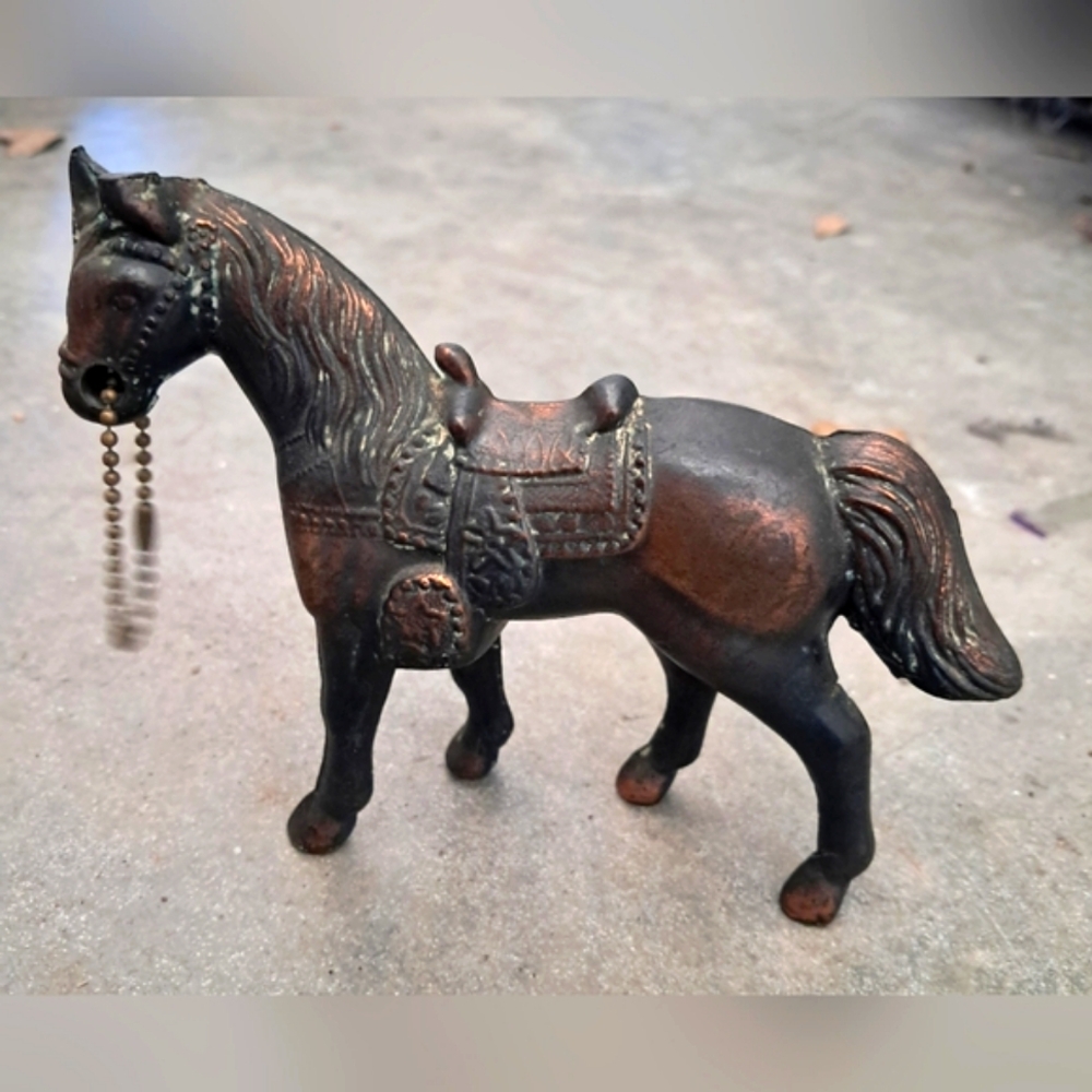 Elegant Bronze Horse Sculpture